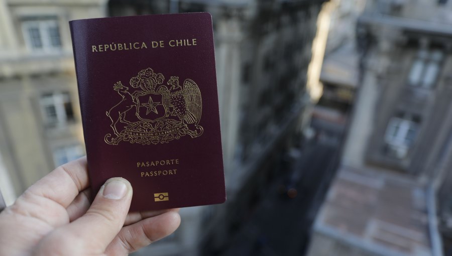 Presentarán oficio a Contraloría para investigar la licitación de pasaportes adjudicada a empresa china