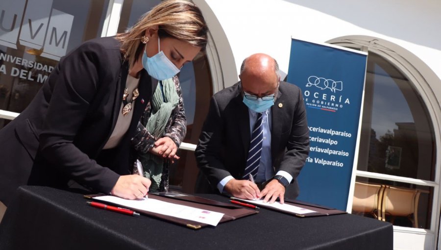 Segegob y UVM firman convenio para potenciar el trabajo de dirigentes sociales en la región de Valparaíso