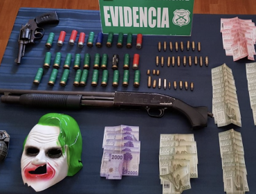 14 años de prisión para sujeto que portaba armamento de guerra y municiones en su auto en Valparaíso: intentó huir con sus hijos a bordo