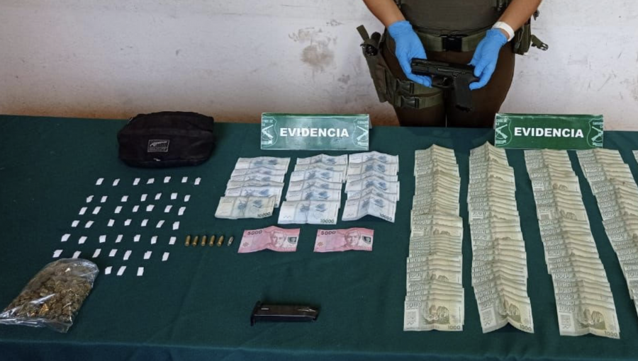 Los Andes: Detienen a conductor y dos pasajeros de taxi por tráfico de drogas y porte de arma y municiones