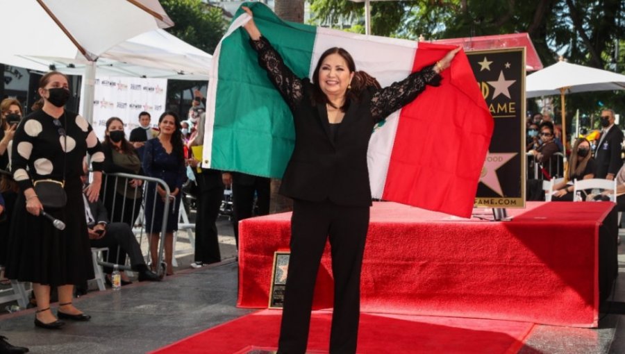 Ana Gabriel recibió una estrella con su nombre en el Paseo de la Fama de Hollywood