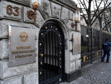 Encuentran a un diplomático ruso muerto frente a la embajada de Rusia en Berlín