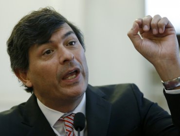 Abogada de Parisi dice que candidato debe esperar 48 horas para viajar a Chile