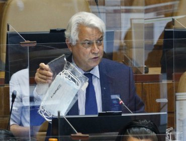 Diputado Naranjo supera las 11 horas exponiendo ante la Cámara por acusación constitucional contra Piñera