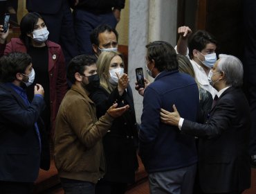 Así fue el altercado protagonizado por los diputados Pamela Jiles y Cristián Labbé en la sala de la Cámara