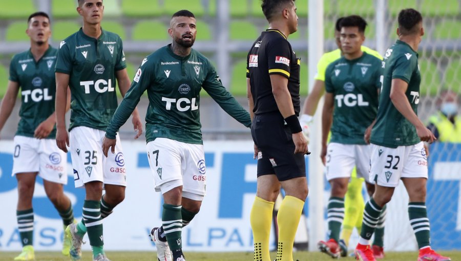 Fin al sueño del 'Decano': Curicó Unido goleó a Santiago Wanderers y sentenció su descenso a la Primera B