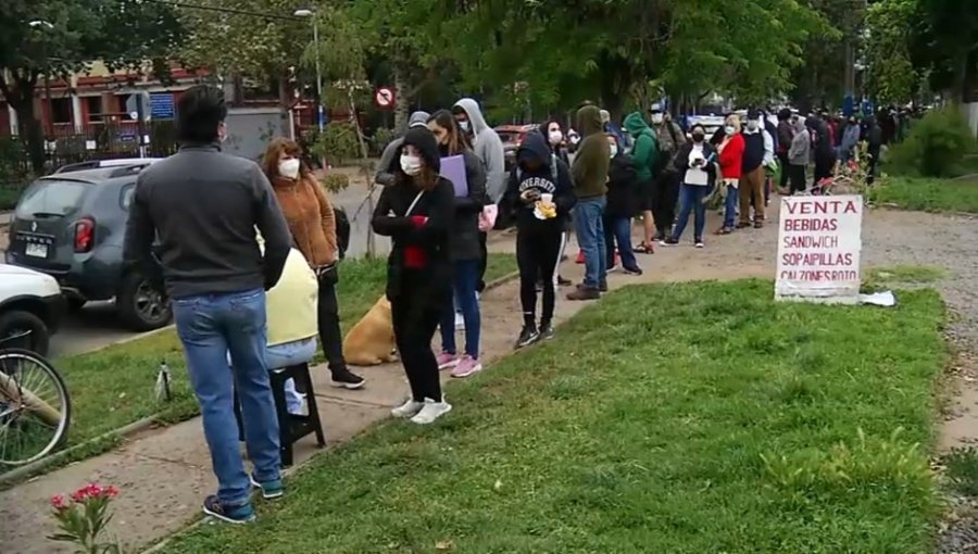 Largas filas en oficinas del Registro Civil por renovación de cédulas de identidad