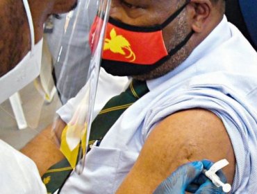 Por qué la mayoría de los habitantes de Papúa Nueva Guinea tienen pavor a las vacunas y qué tiene que ver el fin del mundo con ello