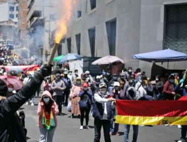 Confrontaciones marcan segundo día de paro parcial de la oposición por la polémica "ley madre" en Bolivia