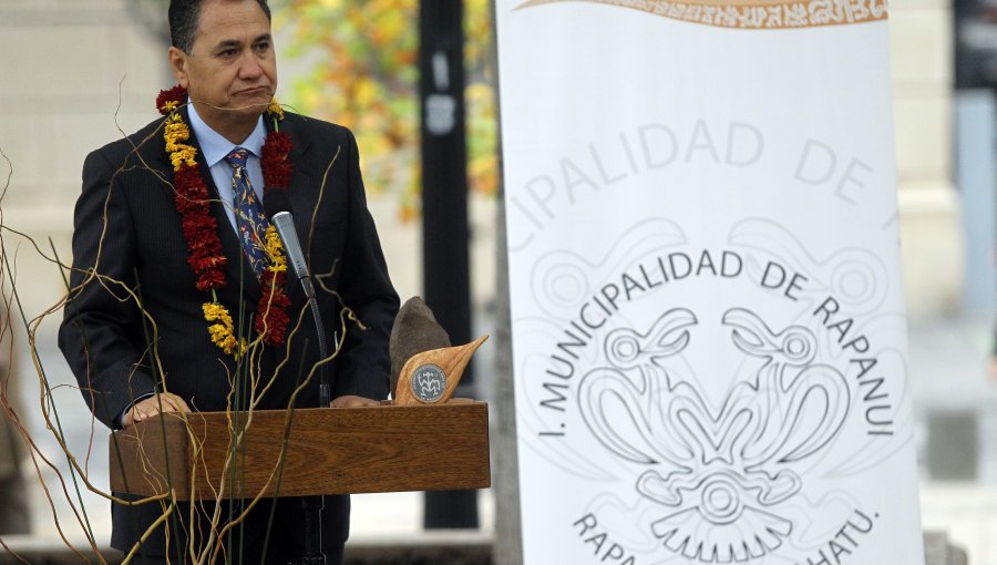 Alcalde de Rapa Nui denuncia desabastecimiento en la isla y abandono del Gobierno: "Ha estado ausente en estos 19 meses"