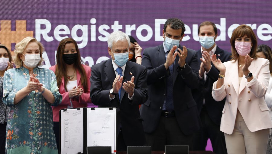 Presidente Piñera promulga la ley que crea el Registro Nacional de Deudores de Pensiones de Alimentos: restricciones van a ser "muchas, duras y efectivas"