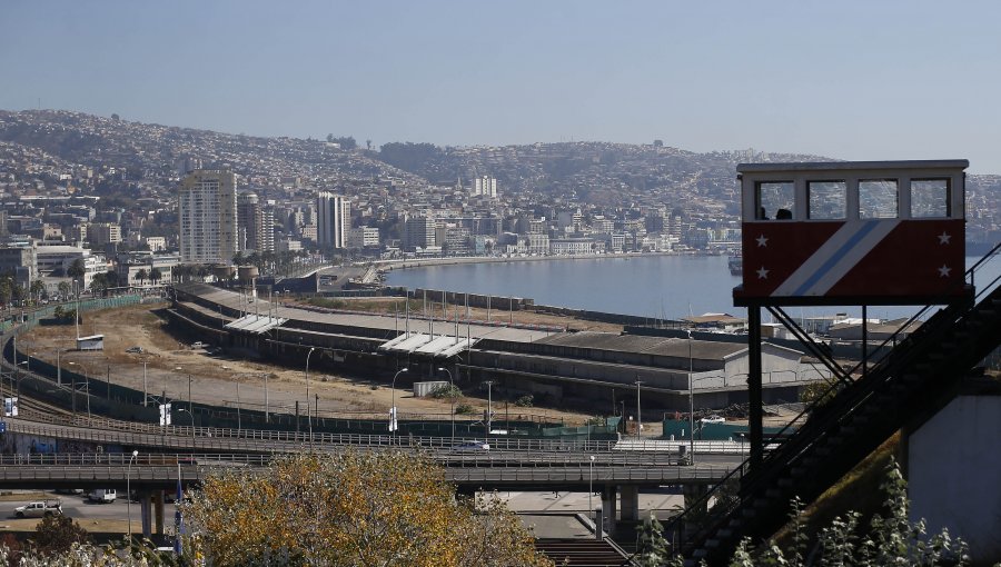 Proponen replicar modelo de troles y metro para que empresa de transporte administre los ascensores de Valparaíso