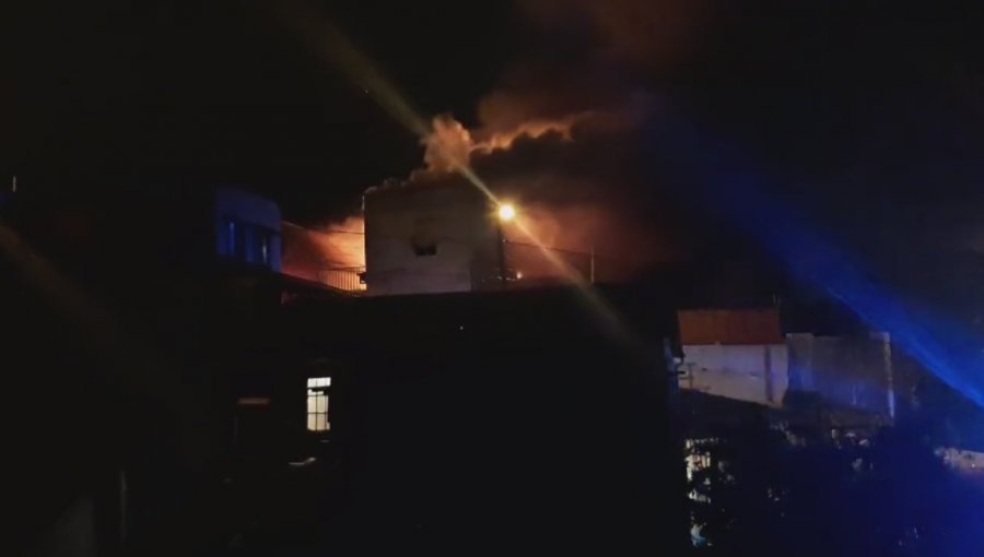 Confirman que fallecidos en incendio de vivienda en Playa Ancha son un padre y su hija adolescente