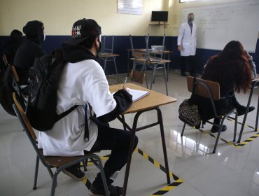 Colegio de Profesores calificó de “irresponsable” el regreso obligatorio a clases presenciales desde marzo