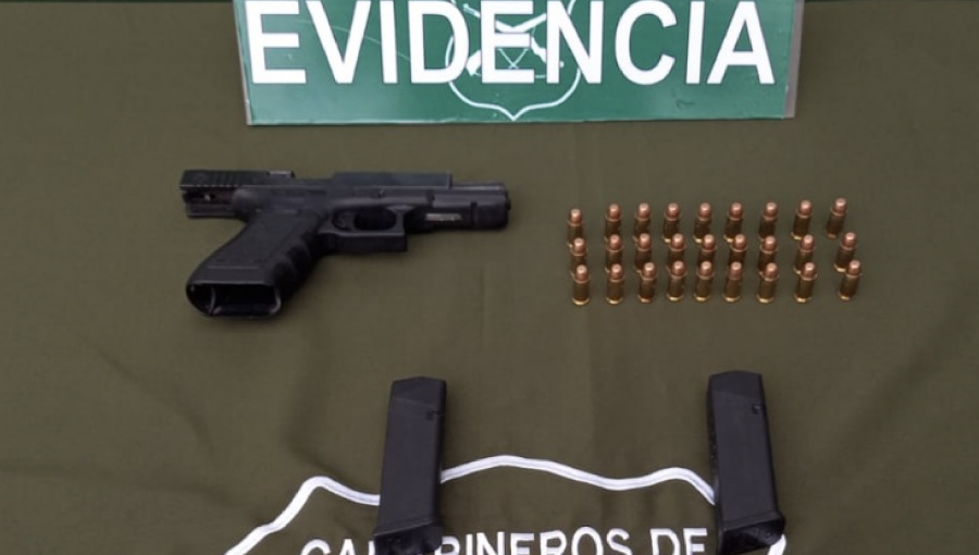 Sacan de circulación una pistola con sus cargadores tras fiscalización policial en el plan de Valparaíso