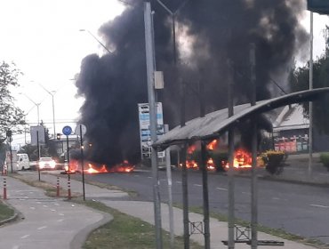 Manifestantes encendieron barricadas en cercanías a Universidad de la Frontera en Temuco: Protestan contra Estado de Excepción