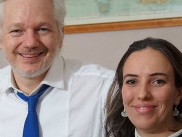 Julian Assange recibió permiso para casarse en la cárcel con su pareja la abogada Stella Moris