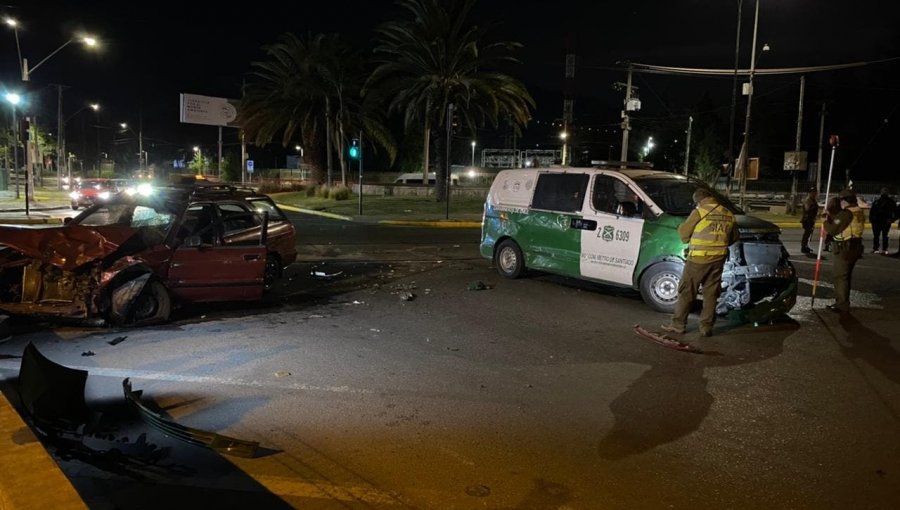 Conductor en estado de ebriedad colisionó su auto con una patrulla de Carabineros en Recoleta