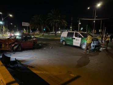 Conductor en estado de ebriedad colisionó su auto con una patrulla de Carabineros en Recoleta