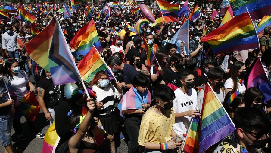 Tras dos años de ausencia: Más de 150 mil personas participaron en Marcha del Orgullo en Santiago
