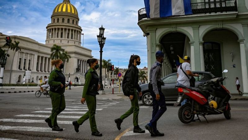 Policías en las calles, detenciones y actos de repudio: el gobierno de Cuba frena la inédita protesta convocada para este lunes