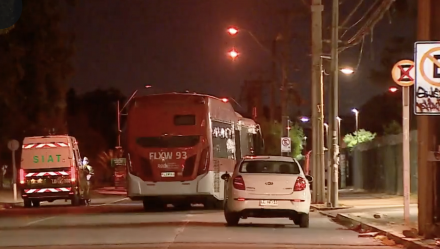 Vendedor ambulante muere atropellado luego que chofer no lo dejara subir a un bus en Maipú: fue arrollado por un segundo vehículo