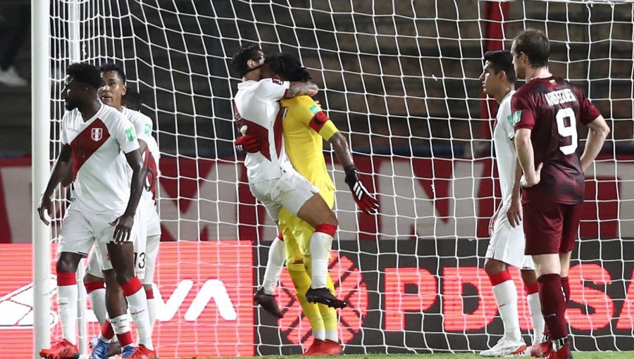 Perú derrota a Venezuela como visitante y le deja tarea a la Roja en Clasificatorias