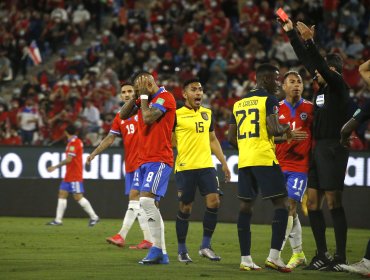 Chile sale de la zona de clasificación a Qatar tras caer ante Ecuador en duelo marcado por las lesiones y la expulsión de Vidal