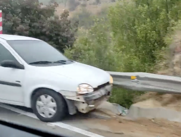 Una persona lesionada deja choque de vehículo con barrera de contención en Viña del Mar