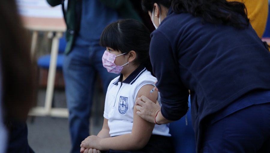 Hualpén: Menor de 9 años no puede vacunarse contra el Covid-19 por error del Minsal