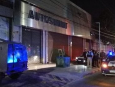 Robo frustrado en automotora en Ñuñoa: Delincuentes huyeron por las vías del Metro y por instalaciones de canal Mega