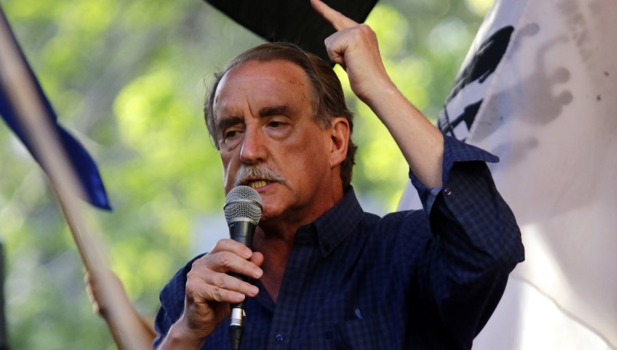 Eduardo Artés cierra su campaña criticando a Boric por tener mucho "contacto estrecho" con Karina Oliva