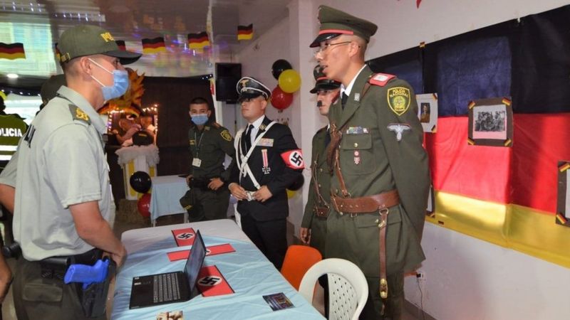 El escándalo en Colombia por el "evento pedagógico" en el que la policía utilizó símbolos y trajes nazis