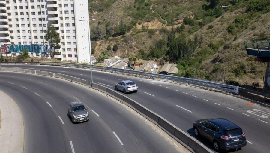 Reponen barreras de contención metálicas en sector viñamarino donde en julio se produjo mortal accidente