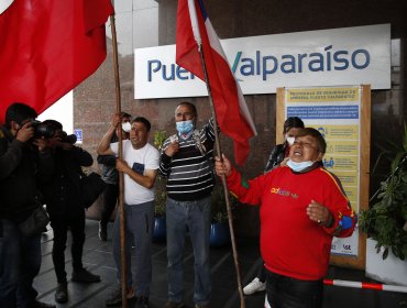 Pescadores de la excaleta Sudamericana se manifestaron en EPV para que empresa asista a citación de la Comisión de Pesca de la Cámara