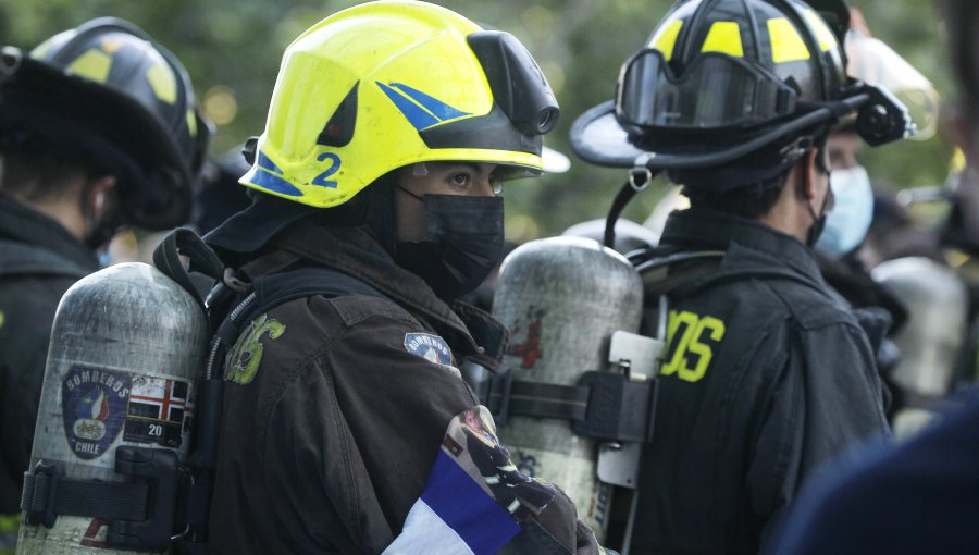 Incendio en construcción de Estación Central movilizó a 23 carros de Bomberos