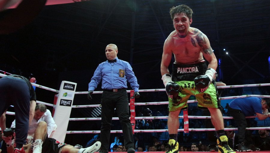 "Pancora" Velásquez cae en una dura pelea contra Akhmadaliev por título mundial de boxeo