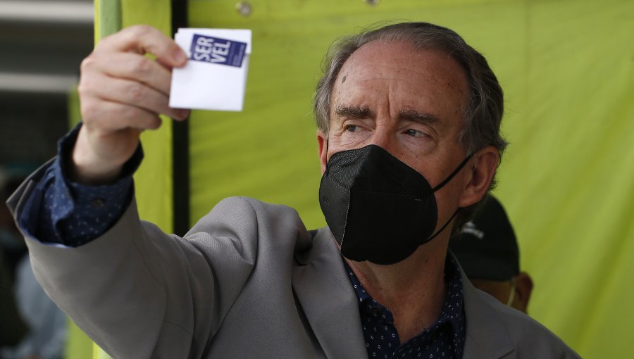 Eduardo Artés votó tras una hora de espera: "Hicimos la fila como corresponde"