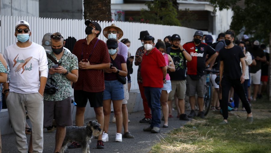 Aún se reportan filas de electores en algunos locales de votación pese a cierre de mesas