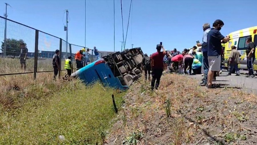 Tragedia en día de elecciones: Lactante de tres meses y otras dos personas fallecieron tras volcamiento de un bus en Chillán