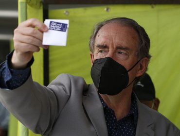 Eduardo Artés votó tras una hora de espera: "Hicimos la fila como corresponde"