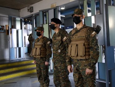 Militares detuvieron a carabinero acusado de grabar debajo de la falda de joven en local de votación en Curicó