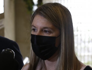 Senadora Marcela Sabat acusa "intromisión inaceptable" de Elisa Loncon tras referirse a la elección presidencial