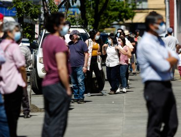 Comienza el cierre de mesas: largas filas de electores se mantienen en varios locales de votación