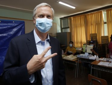 José Antonio Kast da vuelta el resultado y supera a Gabriel Boric con casi un 11% de las mesas escrutadas