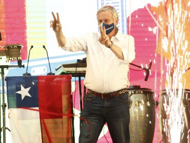 José Antonio Kast sigue liderando la votación con casi el 20% de las mesas escrutadas