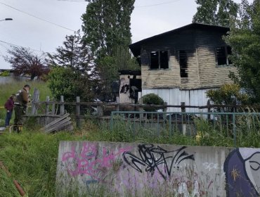 Persona mayor con problemas de movilidad fallece tras incendio de su casa en Coyhaique