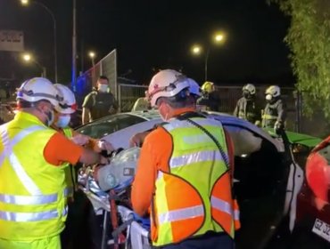 Dos accidentes de tránsito involucraron a patrullas de Carabineros en Santiago: Un conductor civil iba en estado de ebriedad