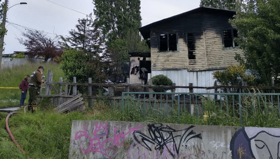 Persona mayor con problemas de movilidad fallece tras incendio de su casa en Coyhaique