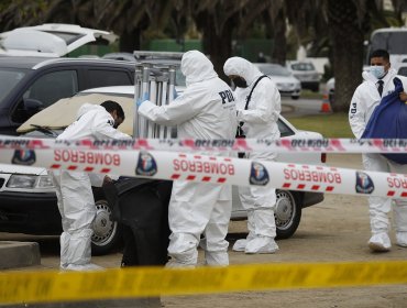 Investigan muerte de mujer en pleno borde costero de Viña: cuerpo fue encontrado al interior de un vehículo